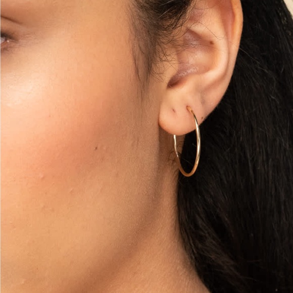 Mejuri 25mm endless hoops. - Picture 5 of 7